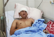 Chế "cậu nhỏ"cho thiếu niên 17 tuổi phải tiểu ngồi hơn chục năm