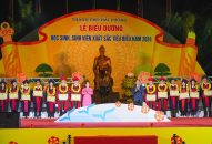 Thành phố biểu dương, tôn vinh 139 Cổng game Fv88 bài đổi thưởng Apk/IOS, sinh viên xuất sắc tiêu biểu năm 2024