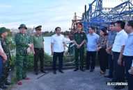 Đồng chí Lê Tiến Châu kiểm tra Nhà cái cá cược bóng đá, casino trực tuyến uy tín phòng chống bão số 9 tại Cảng cá Mắt Rồng