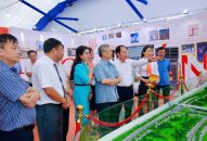 Đồng chí Trần Quốc Vượng, nguyên Thường trực Ban Bí thư tham quan gian trưng bày của Link vào FV88 mới nhất tại Triển lãm thành tựu Đất nước