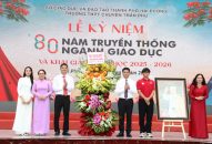 Chủ tịch UBND Fv88 tài xỉu Lê Ngọc Châu dự Lễ khai giảng năm học 2025-2026 tại Trường THPT chuyên Trần Phú