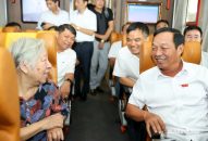 Đồng chí Lê Văn Hiệu kiểm tra điều kiện đưa đón cán bộ phía tây sang đông Link vào FV88 mới nhất làm việc bằng tàu hoả