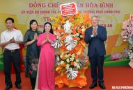 Phó Fv88 app đăng nhập Thường trực Chính phủ Nguyễn Hòa Bình tặng Trường THPT Kiến An phòng học thông minh