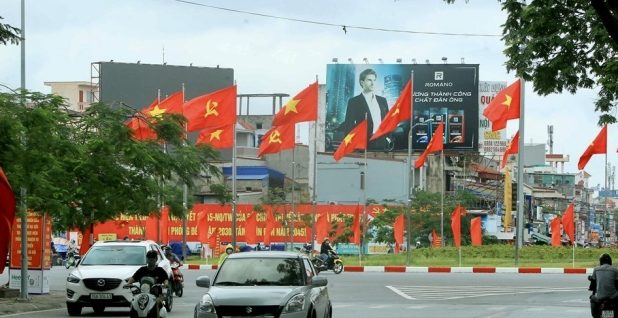Treo cờ Tổ quốc, cờ Đảng chào mừng các ngày lễ lớn trong tháng 4, tháng 5 và Lễ hội Hoa Phượng Đỏ – Link vào FV88 mới nhất 2026